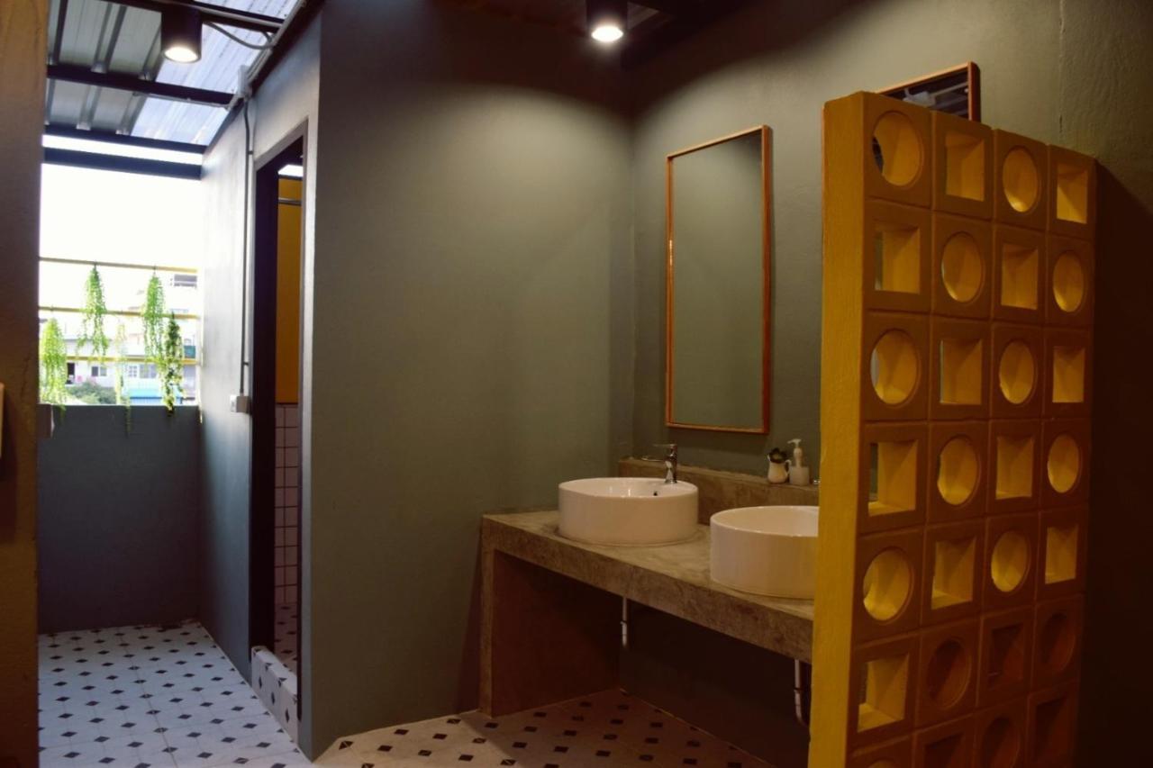 Bangpho Story Hostel Bangkok Ngoại thất bức ảnh